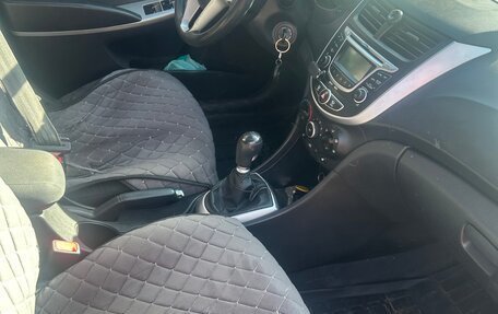 Hyundai Solaris II рестайлинг, 2012 год, 670 000 рублей, 6 фотография