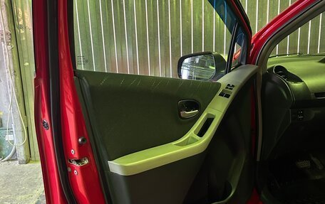 Toyota Yaris III рестайлинг, 2008 год, 700 000 рублей, 16 фотография