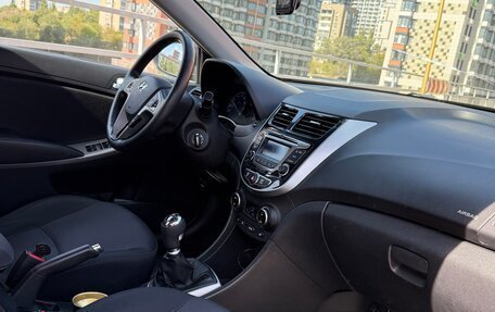 Hyundai Solaris II рестайлинг, 2015 год, 800 000 рублей, 12 фотография