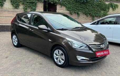 Hyundai Solaris II рестайлинг, 2015 год, 800 000 рублей, 19 фотография