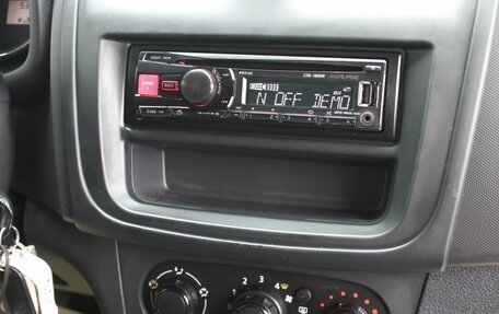 Renault Logan II, 2017 год, 730 000 рублей, 17 фотография