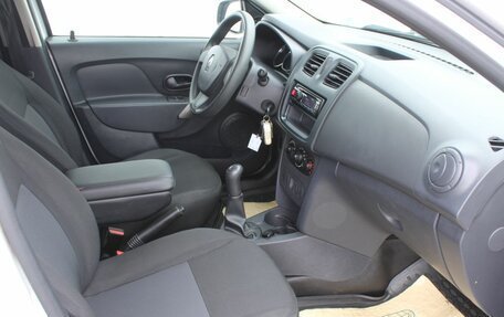 Renault Logan II, 2017 год, 730 000 рублей, 12 фотография