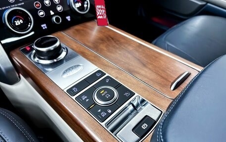 Land Rover Range Rover IV рестайлинг, 2018 год, 9 000 000 рублей, 23 фотография