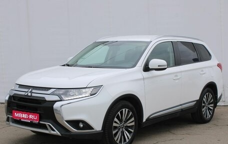 Mitsubishi Outlander III рестайлинг 3, 2019 год, 1 920 000 рублей, 1 фотография