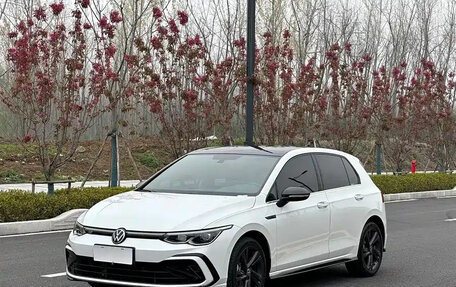 Volkswagen Golf VIII, 2023 год, 1 823 000 рублей, 1 фотография