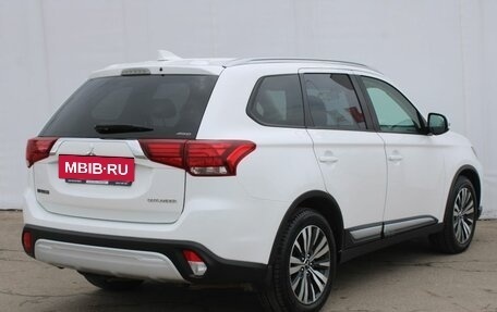 Mitsubishi Outlander III рестайлинг 3, 2019 год, 1 920 000 рублей, 5 фотография