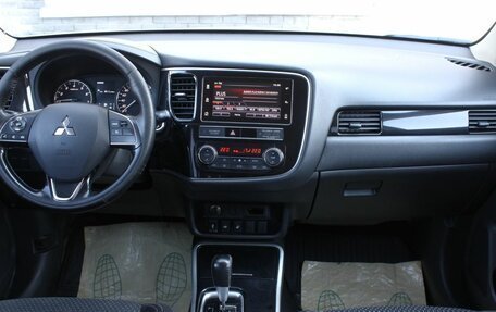 Mitsubishi Outlander III рестайлинг 3, 2019 год, 1 920 000 рублей, 15 фотография