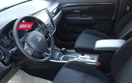 Mitsubishi Outlander III рестайлинг 3, 2019 год, 1 920 000 рублей, 14 фотография