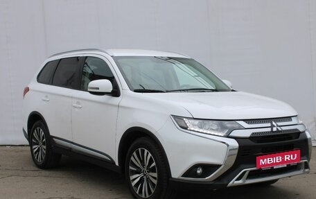Mitsubishi Outlander III рестайлинг 3, 2019 год, 1 920 000 рублей, 3 фотография