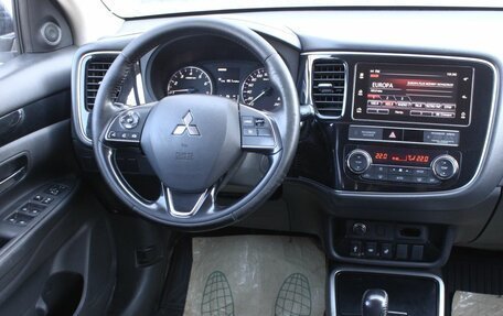 Mitsubishi Outlander III рестайлинг 3, 2019 год, 1 920 000 рублей, 16 фотография