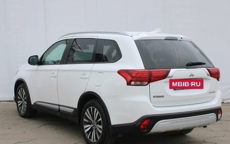 Mitsubishi Outlander III рестайлинг 3, 2019 год, 1 920 000 рублей, 7 фотография