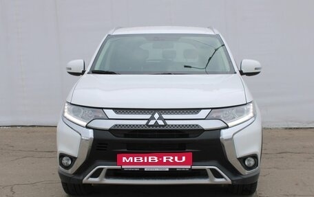 Mitsubishi Outlander III рестайлинг 3, 2019 год, 1 920 000 рублей, 2 фотография