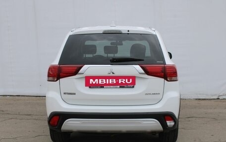 Mitsubishi Outlander III рестайлинг 3, 2019 год, 1 920 000 рублей, 6 фотография