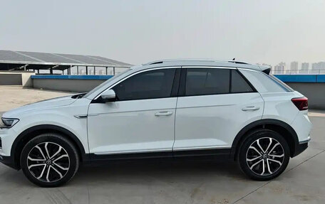 Volkswagen T-Roc I, 2023 год, 1 834 000 рублей, 4 фотография