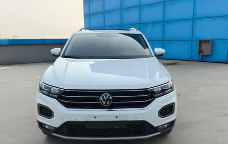 Volkswagen T-Roc I, 2023 год, 1 834 000 рублей, 3 фотография