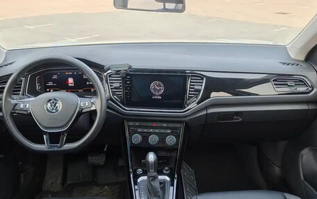 Volkswagen T-Roc I, 2023 год, 1 834 000 рублей, 8 фотография