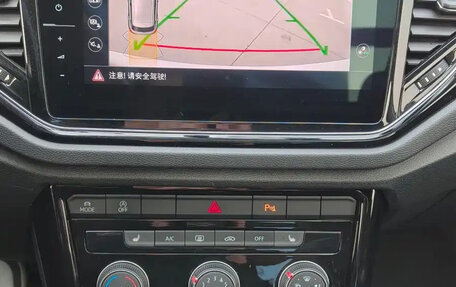 Volkswagen T-Roc I, 2023 год, 1 834 000 рублей, 12 фотография