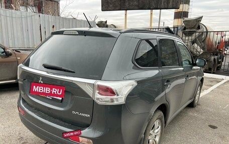 Mitsubishi Outlander III рестайлинг 3, 2013 год, 1 250 000 рублей, 2 фотография
