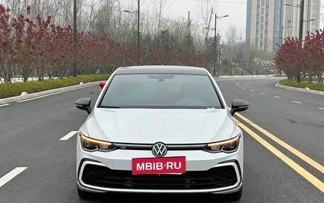 Volkswagen Golf VIII, 2023 год, 1 823 000 рублей, 2 фотография