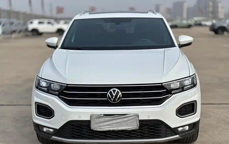 Volkswagen T-Roc I, 2023 год, 2 564 000 рублей, 2 фотография
