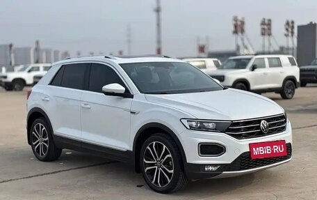 Volkswagen T-Roc I, 2023 год, 2 564 000 рублей, 3 фотография