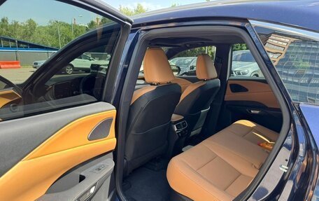 Lexus RX IV рестайлинг, 2024 год, 8 100 000 рублей, 12 фотография