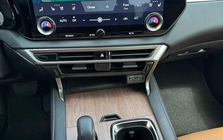 Lexus RX IV рестайлинг, 2024 год, 8 100 000 рублей, 16 фотография