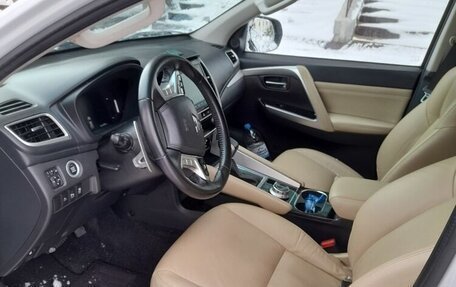 Mitsubishi Montero Sport, 2021 год, 4 150 000 рублей, 5 фотография