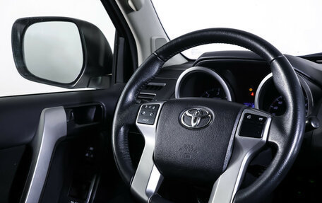 Toyota Land Cruiser Prado 150 рестайлинг 2, 2016 год, 3 900 000 рублей, 12 фотография