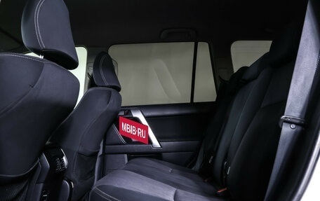 Toyota Land Cruiser Prado 150 рестайлинг 2, 2016 год, 3 900 000 рублей, 11 фотография