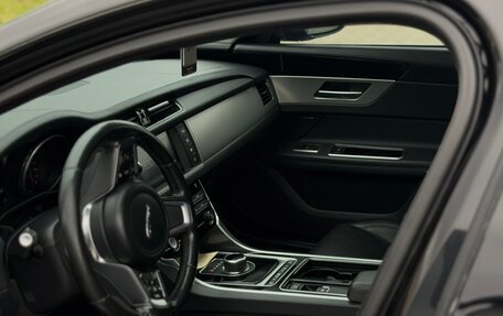 Jaguar XF II, 2017 год, 1 900 000 рублей, 13 фотография