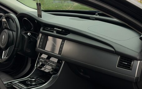 Jaguar XF II, 2017 год, 1 900 000 рублей, 14 фотография