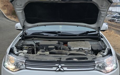 Mitsubishi Outlander III рестайлинг 3, 2013 год, 1 560 000 рублей, 4 фотография