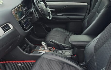 Mitsubishi Outlander III рестайлинг 3, 2013 год, 1 560 000 рублей, 9 фотография