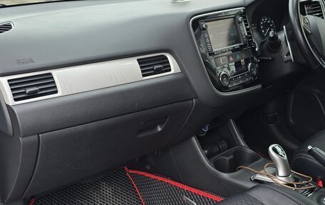 Mitsubishi Outlander III рестайлинг 3, 2013 год, 1 560 000 рублей, 10 фотография