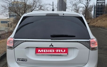 Mitsubishi Outlander III рестайлинг 3, 2013 год, 1 560 000 рублей, 5 фотография