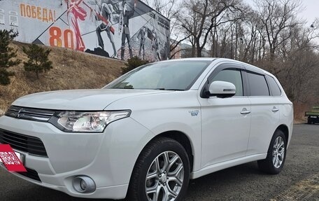 Mitsubishi Outlander III рестайлинг 3, 2013 год, 1 560 000 рублей, 3 фотография