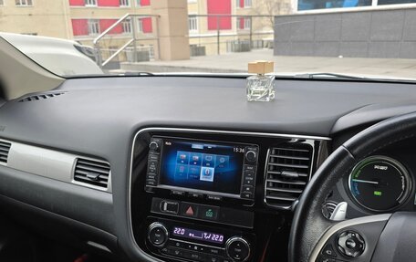 Mitsubishi Outlander III рестайлинг 3, 2013 год, 1 560 000 рублей, 14 фотография