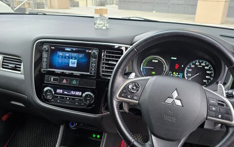 Mitsubishi Outlander III рестайлинг 3, 2013 год, 1 560 000 рублей, 17 фотография