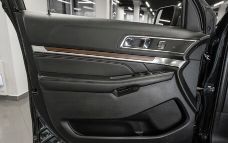 Ford Explorer VI, 2018 год, 3 130 000 рублей, 15 фотография