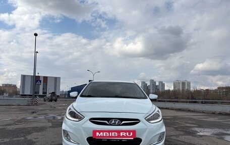 Hyundai Solaris II рестайлинг, 2013 год, 840 000 рублей, 2 фотография
