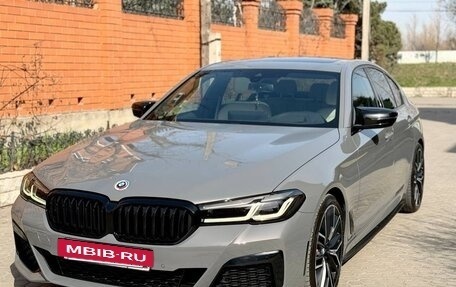 BMW 5 серия, 2021 год, 5 400 000 рублей, 2 фотография