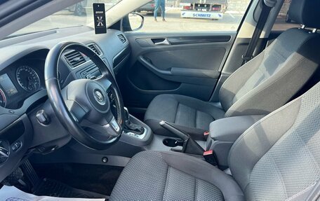 Volkswagen Jetta VI, 2011 год, 999 000 рублей, 6 фотография