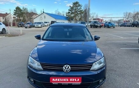 Volkswagen Jetta VI, 2011 год, 999 000 рублей, 3 фотография