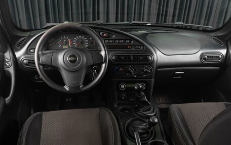 Chevrolet Niva I рестайлинг, 2017 год, 719 000 рублей, 6 фотография