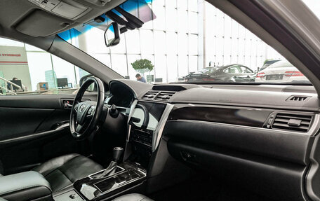 Toyota Camry, 2016 год, 1 990 000 рублей, 15 фотография