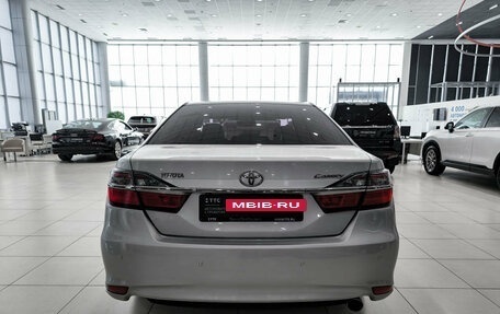 Toyota Camry, 2016 год, 1 990 000 рублей, 10 фотография