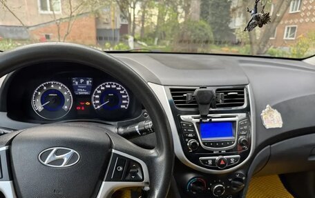 Hyundai Solaris II рестайлинг, 2012 год, 720 000 рублей, 3 фотография