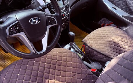 Hyundai Solaris II рестайлинг, 2012 год, 720 000 рублей, 12 фотография