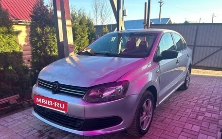 Volkswagen Polo VI (EU Market), 2011 год, 275 000 рублей, 2 фотография